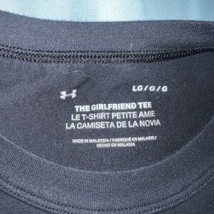 Large UNDER ARMOUR Tshirt.